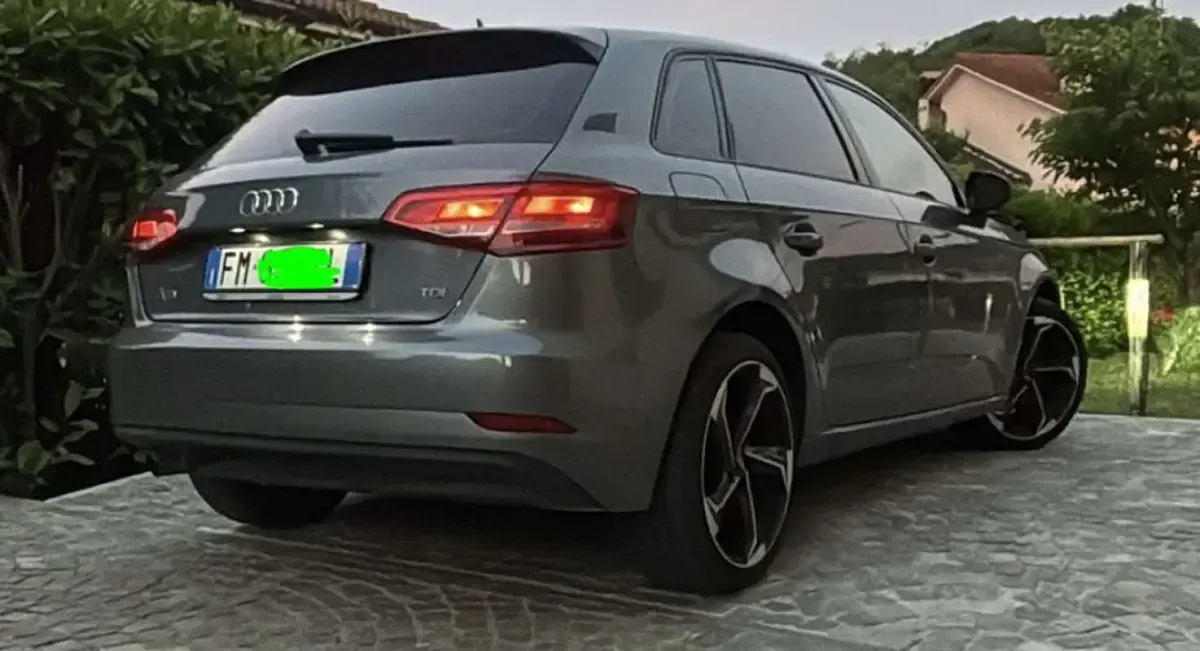 Usata Audi A3 Design 116 CV (85 kW) 2017 Grigio Berlina