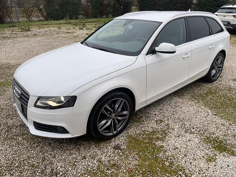 Bianco Usata 2011 Audi A4 Tre volumi | 4500 € (Super prezzo) - Immagine 1/4