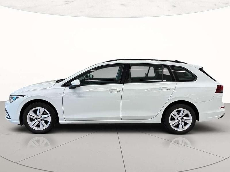 Usata VW Golf VIII Life 116 CV (85 kW) 2022 Pure white Station wagon