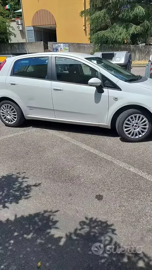 Usata Fiat Grande Punto 65 CV (47 kW) 2008 Bianco Utilitaria