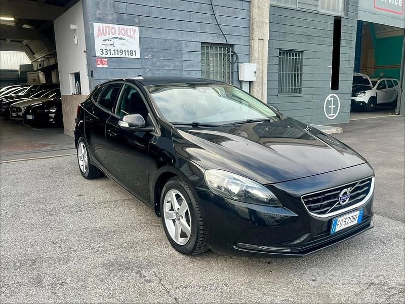 Usata Volvo V40 Kinetic 120 CV (88 kW) 2016 Nero Berlina