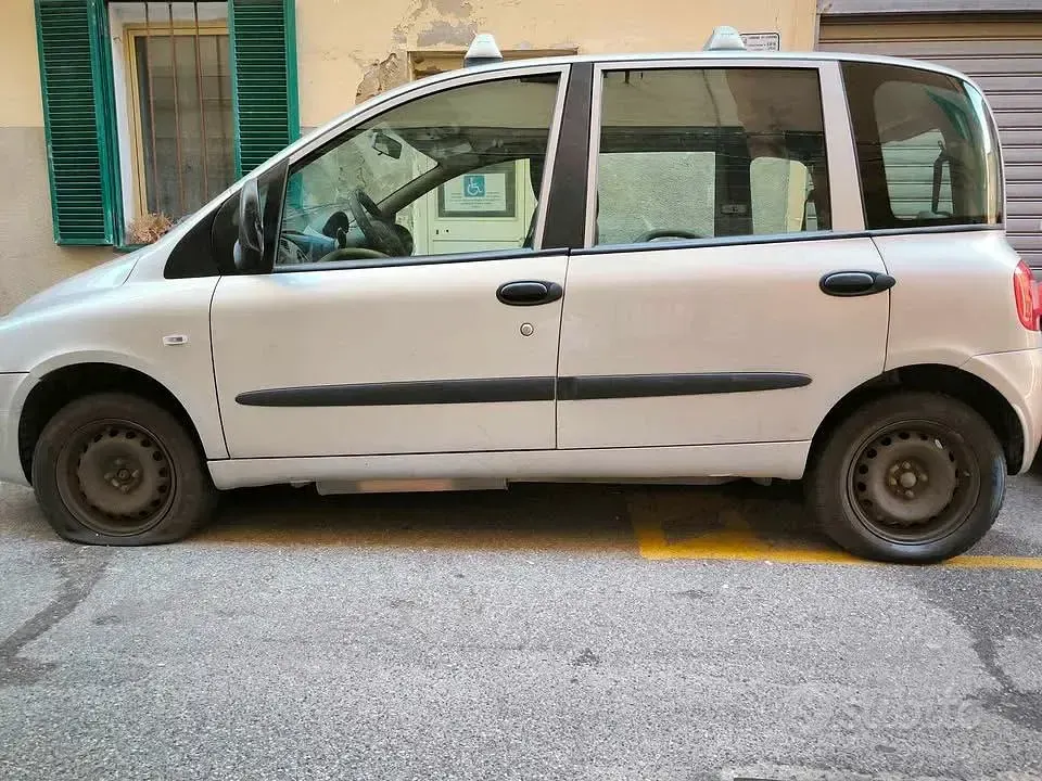 Usata Fiat Multipla 103 CV (75 kW) 2005 Grigio Monovolume