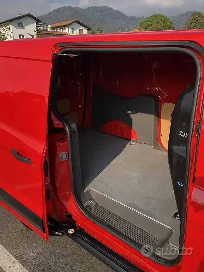 Usata Ford Transit Connect 101 CV (74 kW) 2019 Rosso Monovolume