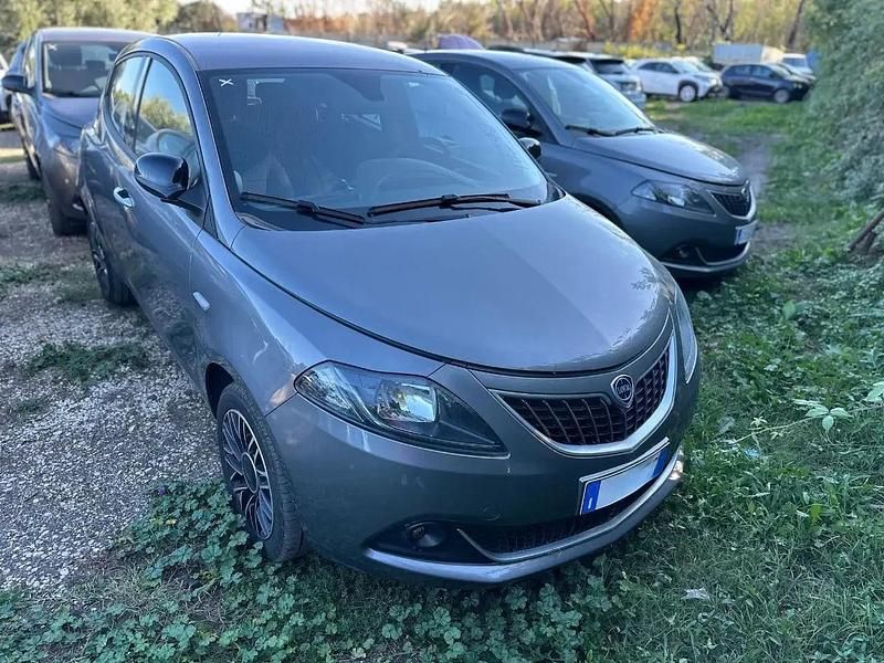 Usata Lancia Ypsilon S 70 CV (51 kW) 2024 Grigio Utilitaria