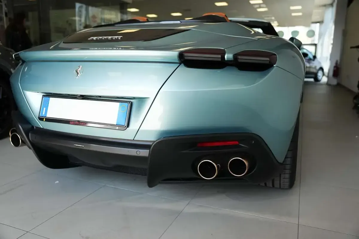 Usata Ferrari Roma 620 CV (456 kW) 2024 Azzurro trevi Cabrio