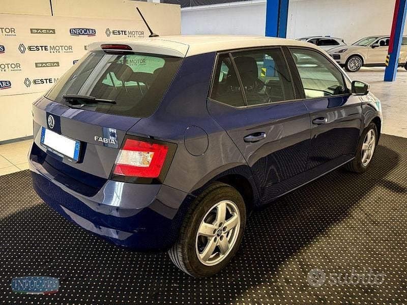 Usata Skoda Fabia Ambition 60 CV (44 kW) 2017 Blu/grigio metallizzato Berlina