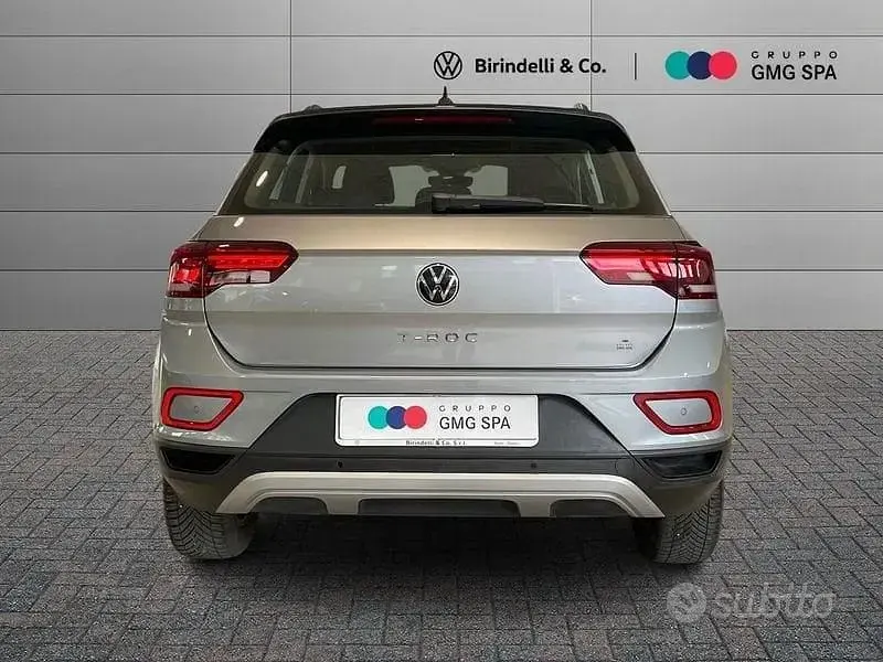 Usata VW T-Roc Life 110 CV (80 kW) 2023 Grigio SUV