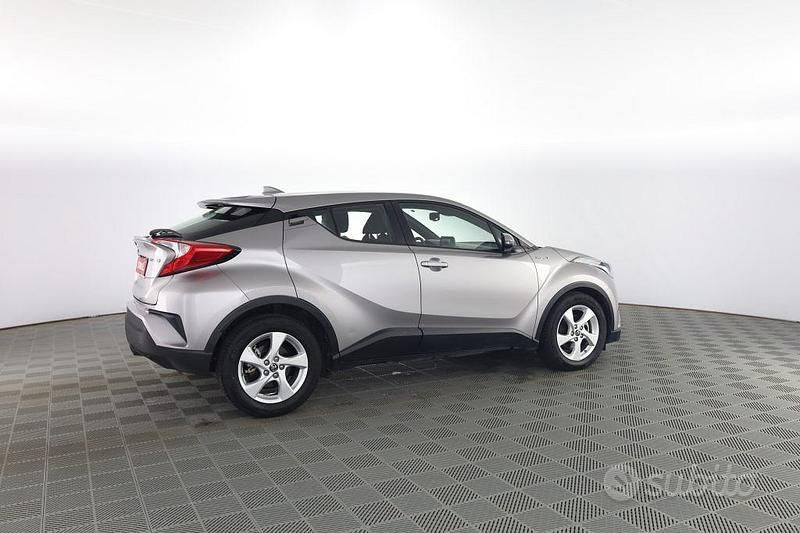 Usata Toyota C-HR Active 122 CV (89 kW) 2019 Grigio SUV