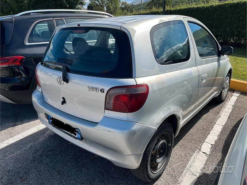 Usata Toyota Yaris 2000 Grigio Utilitaria