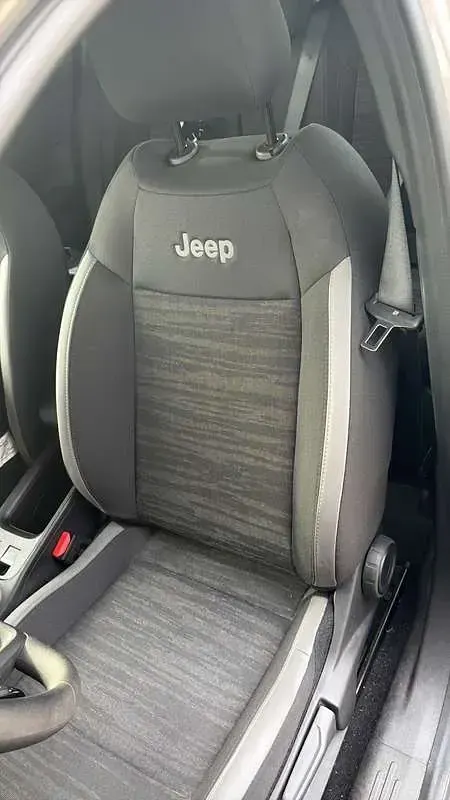 Usado Jeep Avenger Longitude 101 CV (74 kW) 2025 Beige SUV