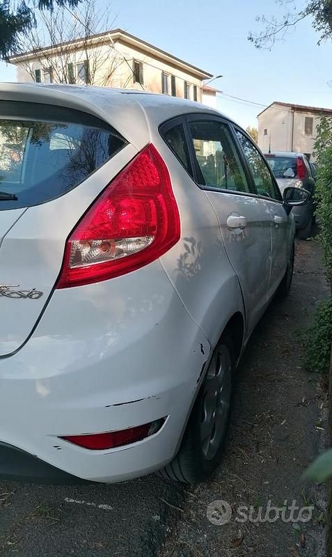 Usata Ford Fiesta Titanium 60 CV (44 kW) 2012 Bianco Utilitaria