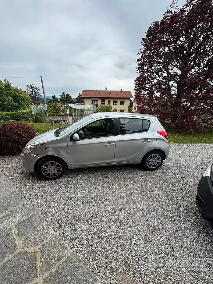 Usata Hyundai i20 78 CV (57 kW) 2010 Grigio Utilitaria