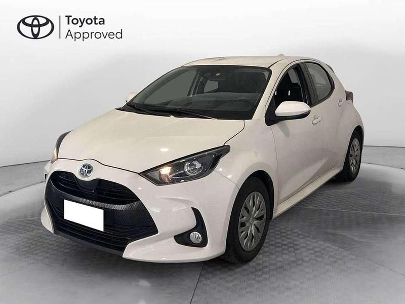 Bianco Usata 2021 Toyota Yaris Hybrid Active Tre volumi | 17.500 € (Buon prezzo) - Immagine 1/3