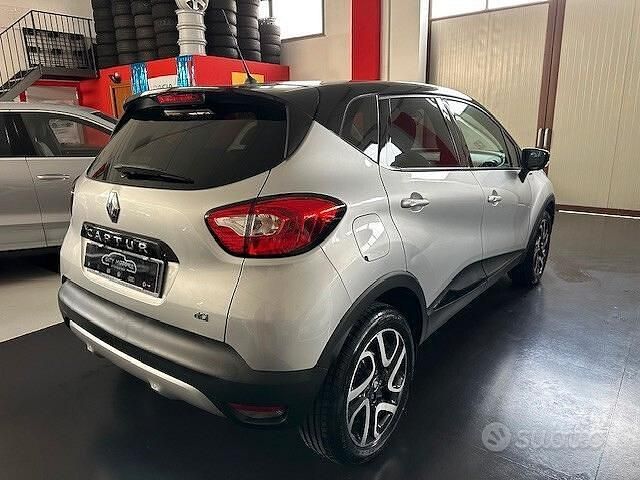 Usata Renault Captur 90 CV (66 kW) 2017 Grigio SUV