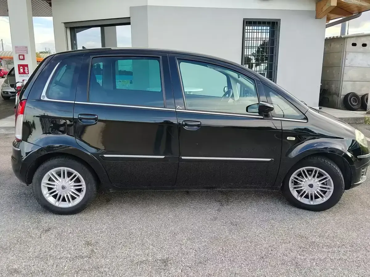 Usata Lancia Musa 95 CV (69 kW) 2008 Nero Monovolume
