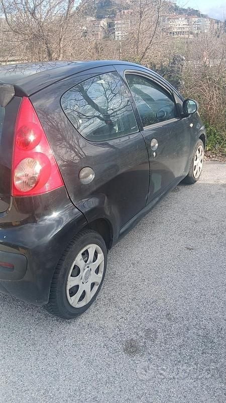 Usata Peugeot 107 68 CV (50 kW) 2010 Nero Utilitaria