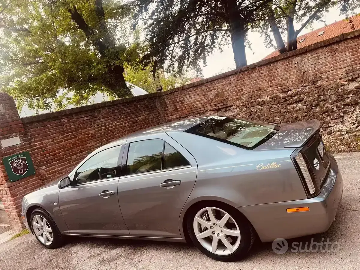 Usata Cadillac STS 325 CV (239 kW) 2009 Berlina