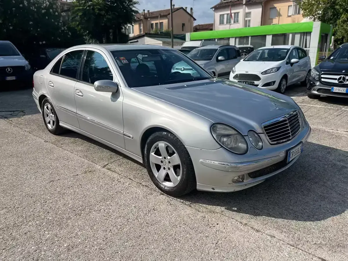 Usata Mercedes E270 Avantgarde 177 CV (130 kW) 2004 Berlina