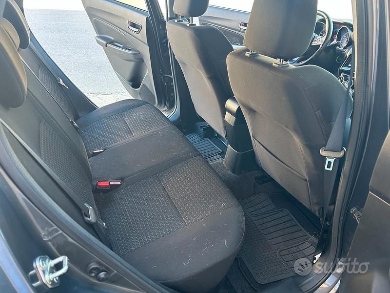 Usata Suzuki Swift 82 CV (60 kW) 2021 Grigio Berlina