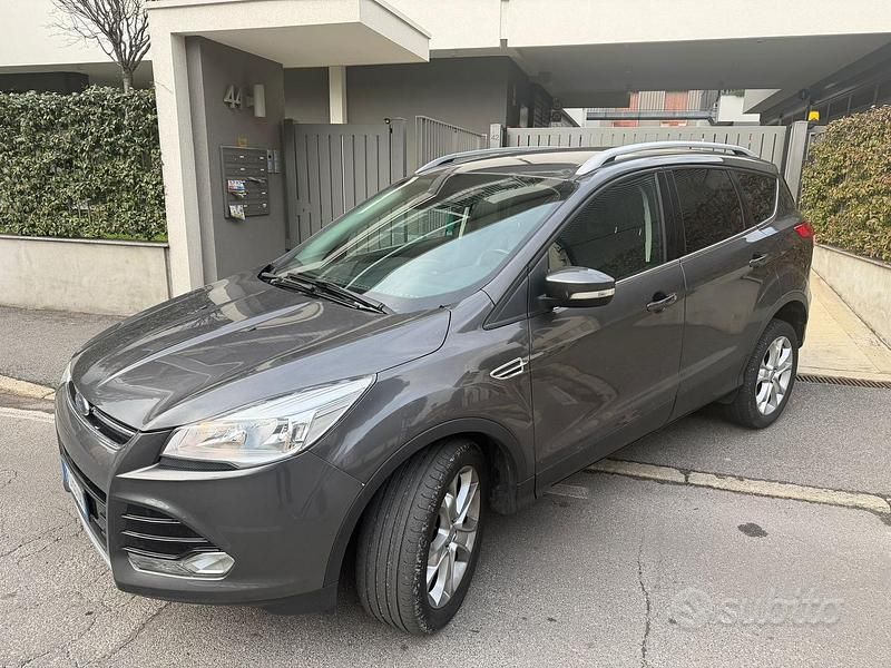 Usata Ford Kuga 150 CV (110 kW) 2017 Grigio SUV