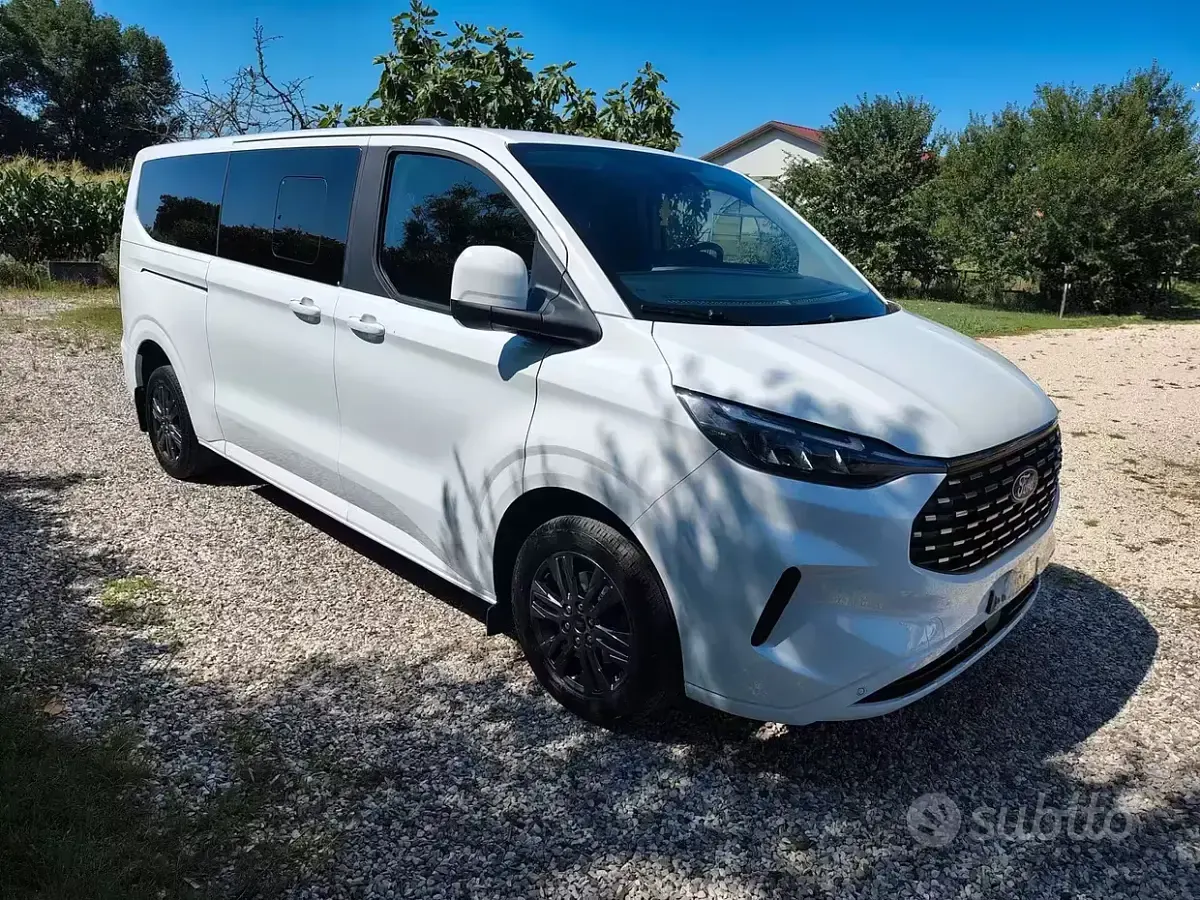 Usata Ford Tourneo Custom Titanium 136 CV (100 kW) 2024 Bianco Furgone