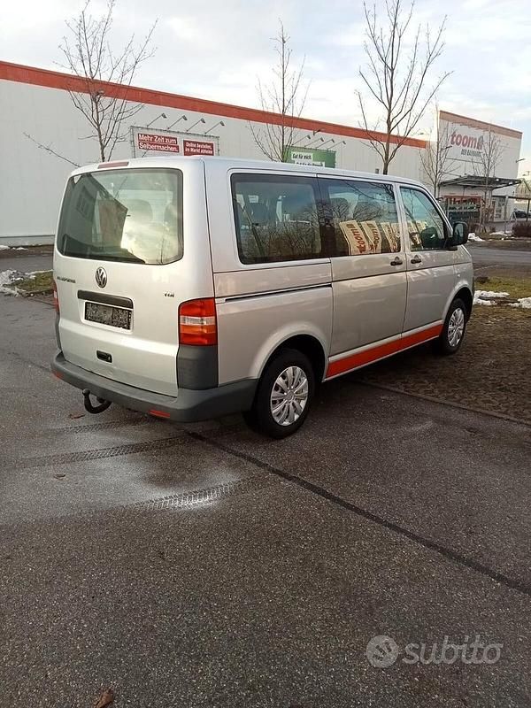 Usata VW Caravelle Trendline 131 CV (96 kW) 2008 Grigio Monovolume