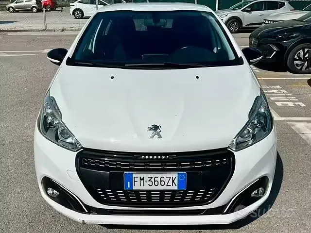 Usata Peugeot 208 82 CV (60 kW) 2018 Bianco Utilitaria