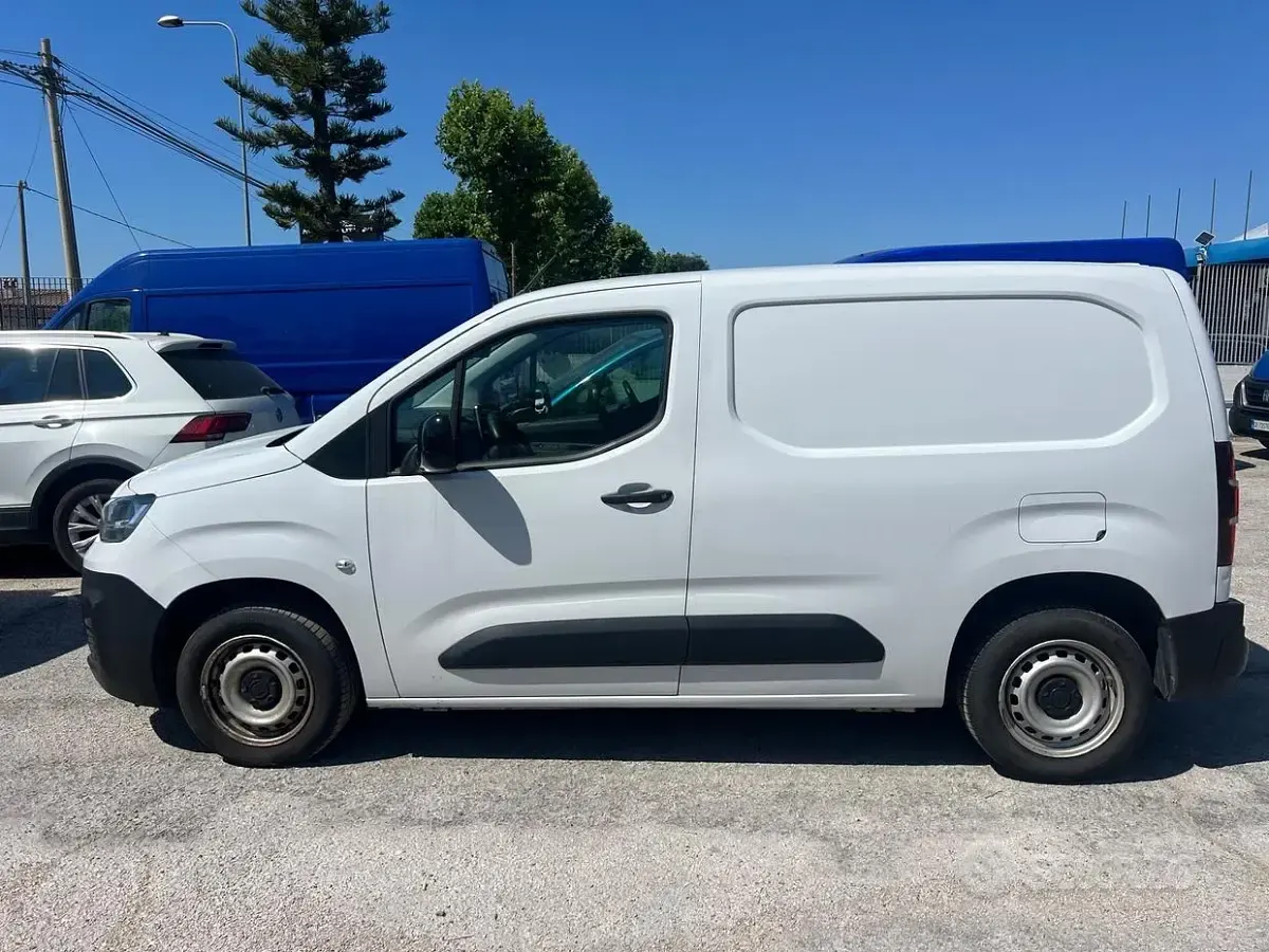 Usata Fiat Doblò 102 CV (75 kW) 2023 Bianco Monovolume