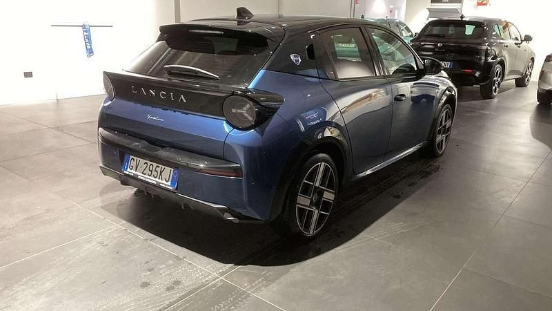 Usata Lancia Ypsilon 61 kW (84 CV) 2024 Blu/azzurro Utilitaria