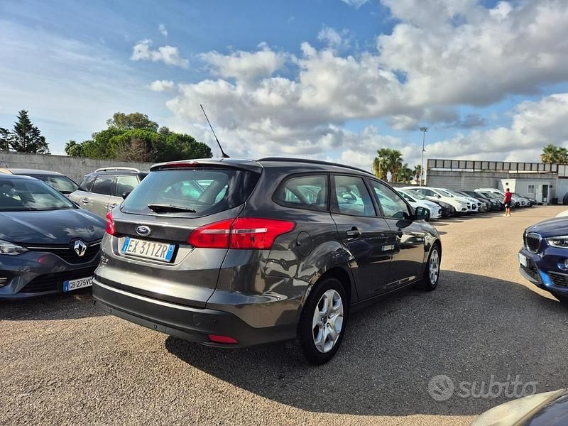 Usata Ford Focus 95 CV (69 kW) 2015 Grigio Berlina