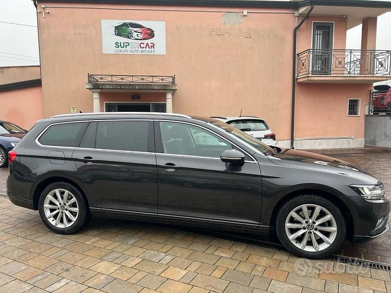 Usata VW Passat Business 150 CV (110 kW) 2022 Grigio Station wagon