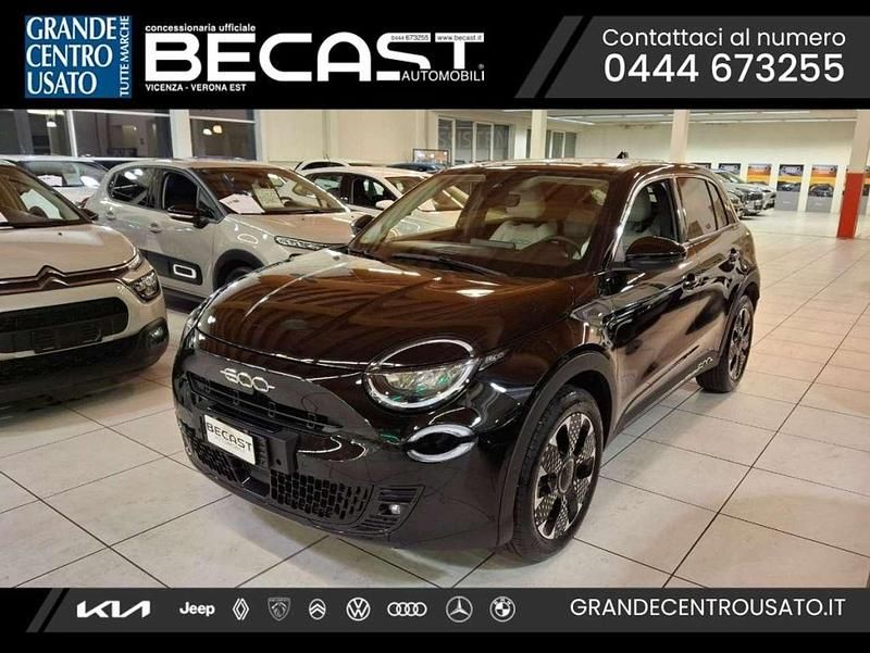 Usata Fiat 600 La Prima 101 CV (74 kW) 2025 Nero metallizzato SUV