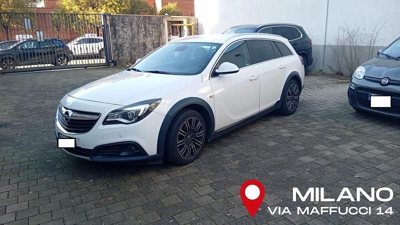 Usata Opel Insignia Cosmo 170 CV (125 kW) 2015 Bianco Station wagon