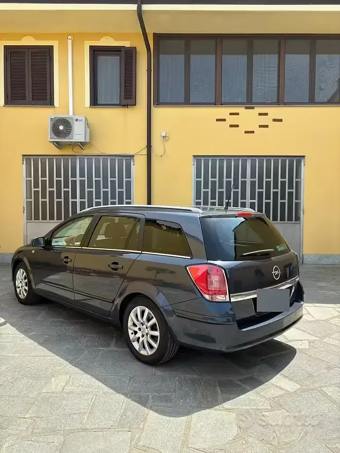 Usata Opel Astra 120 CV (88 kW) 2007 Station wagon