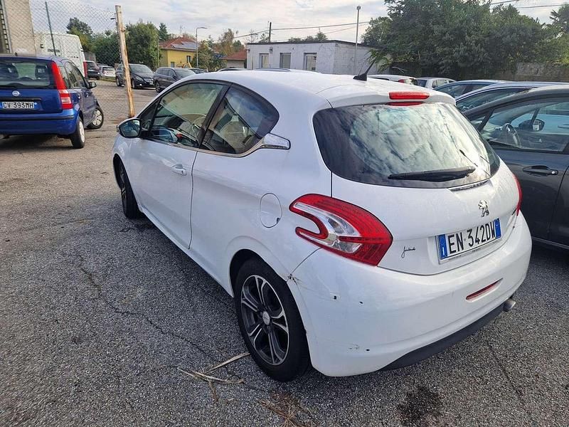 Usata Peugeot 208 Allure 68 CV (50 kW) 2012 Other Utilitaria