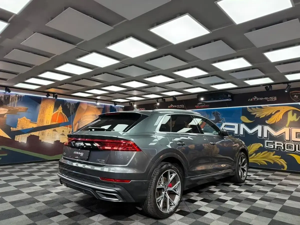 Usata Audi Q8 286 CV (210 kW) 2019 Grigio SUV