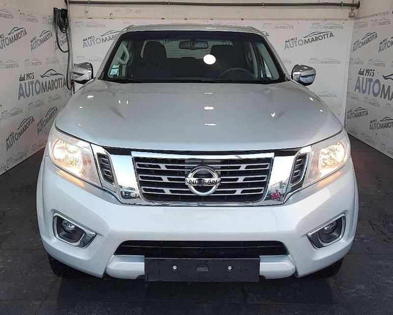 Gebraucht Nissan Navara N-Connecta 165 PS (121 kW) 2017 Silber Pickup
