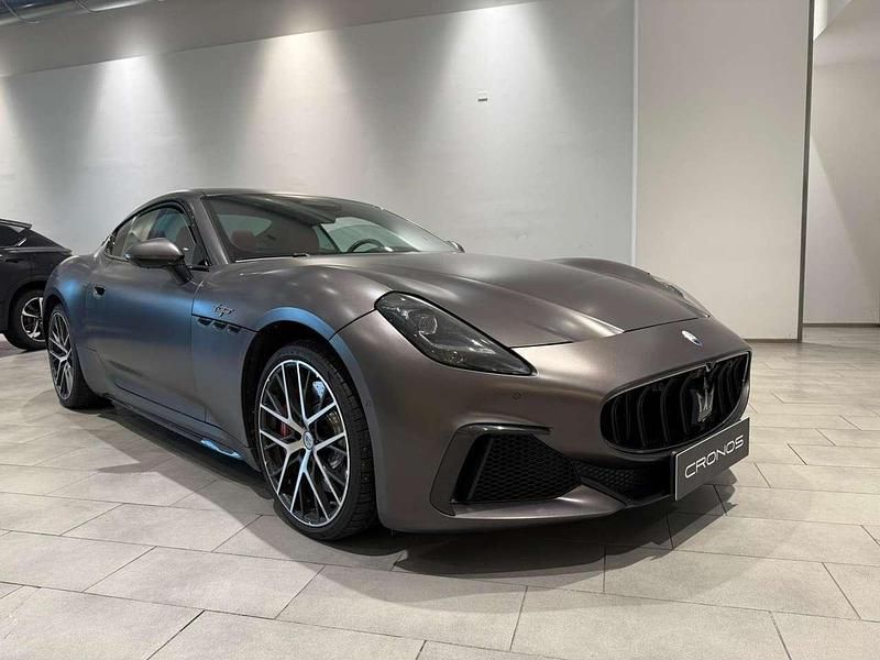 Usata Maserati Granturismo 549 CV (403 kW) 2023 Grigio maratea matte Coupé
