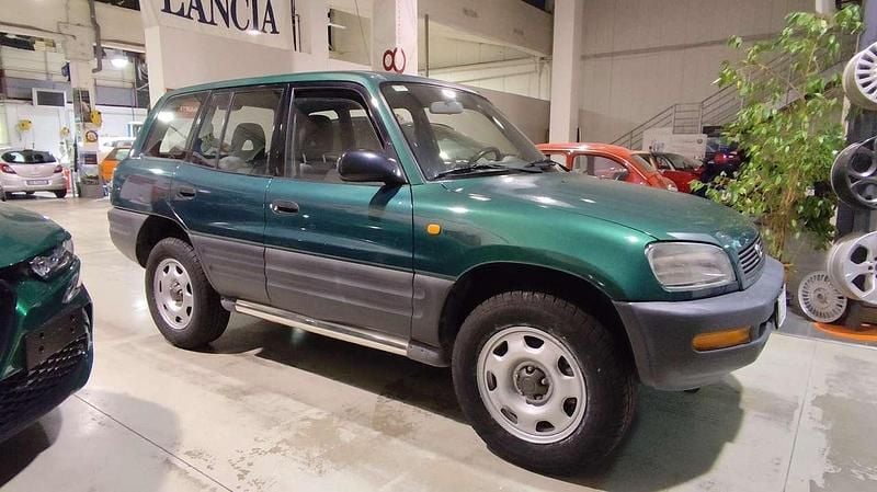 Usata Toyota RAV4 128 CV (94 kW) 1997 Verde SUV