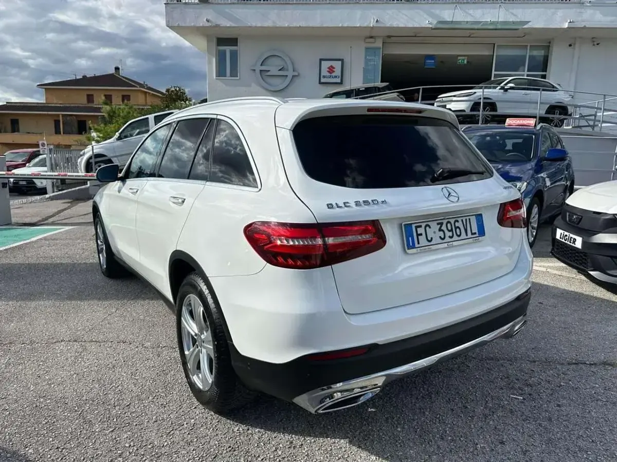 Usata Mercedes GLC250 204 CV (150 kW) 2016 Bianco SUV