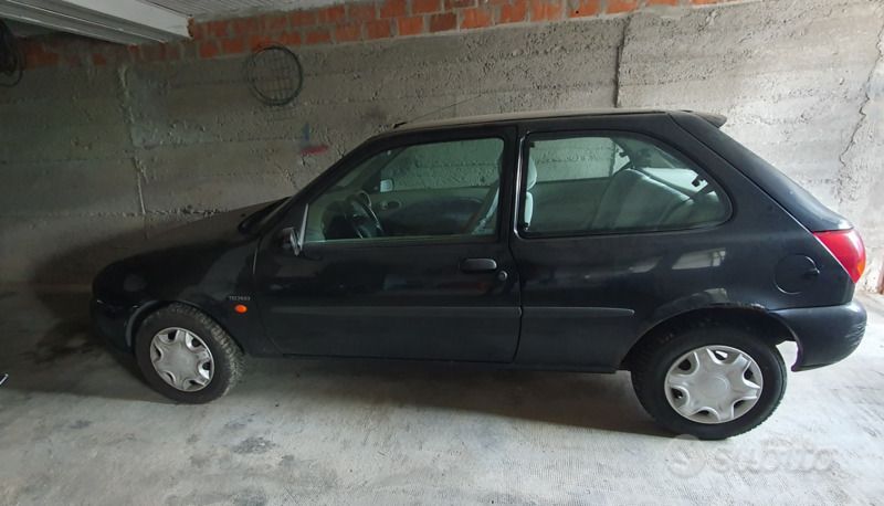 Usata Ford Fiesta 75 CV (55 kW) 1997 Nero Utilitaria