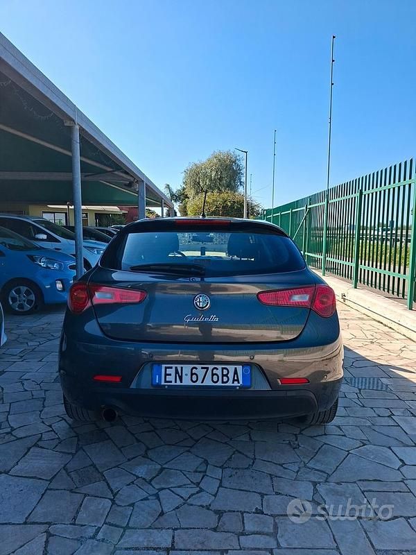 Usata Alfa Romeo Giulietta Progression 105 CV (77 kW) 2012 Grigio Utilitaria