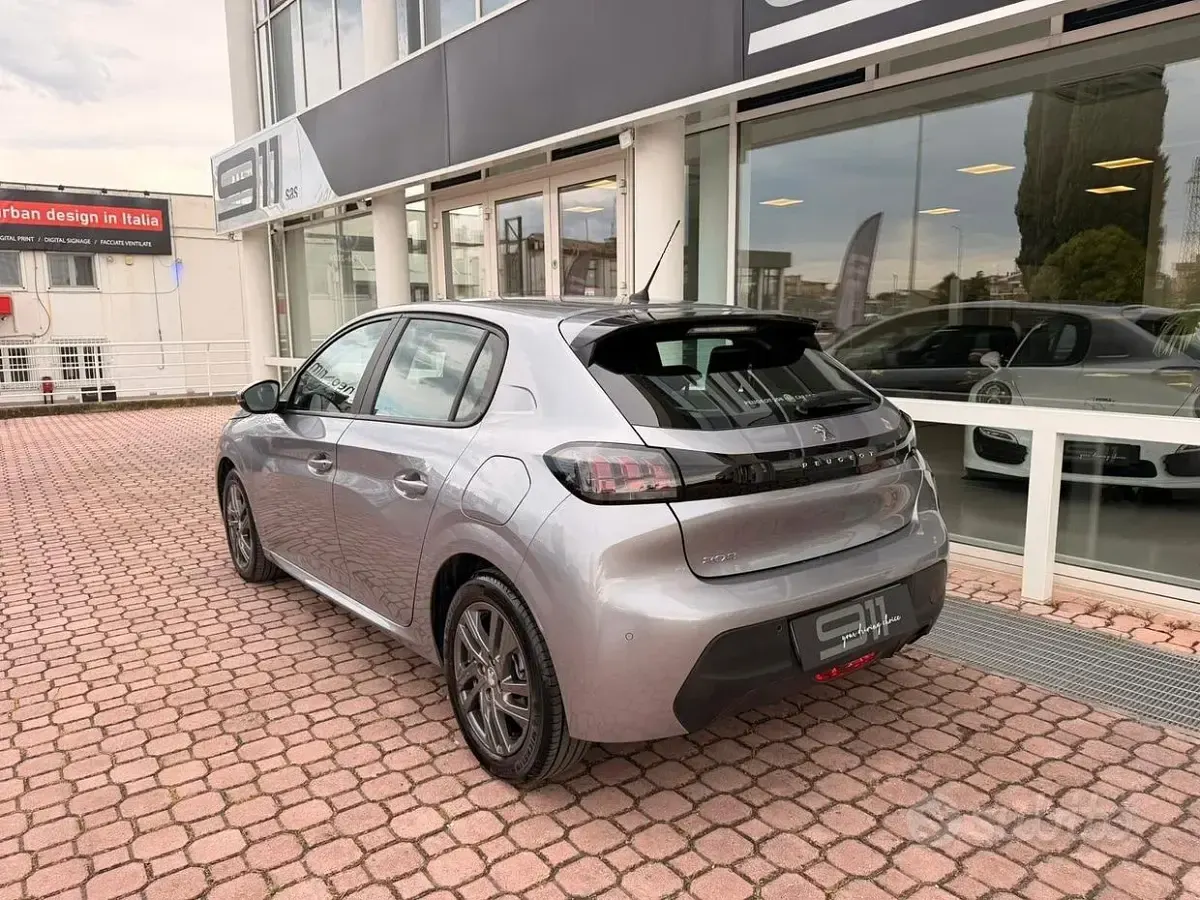 Usata Peugeot 208 GT-line 102 CV (75 kW) 2021 Grigio Utilitaria