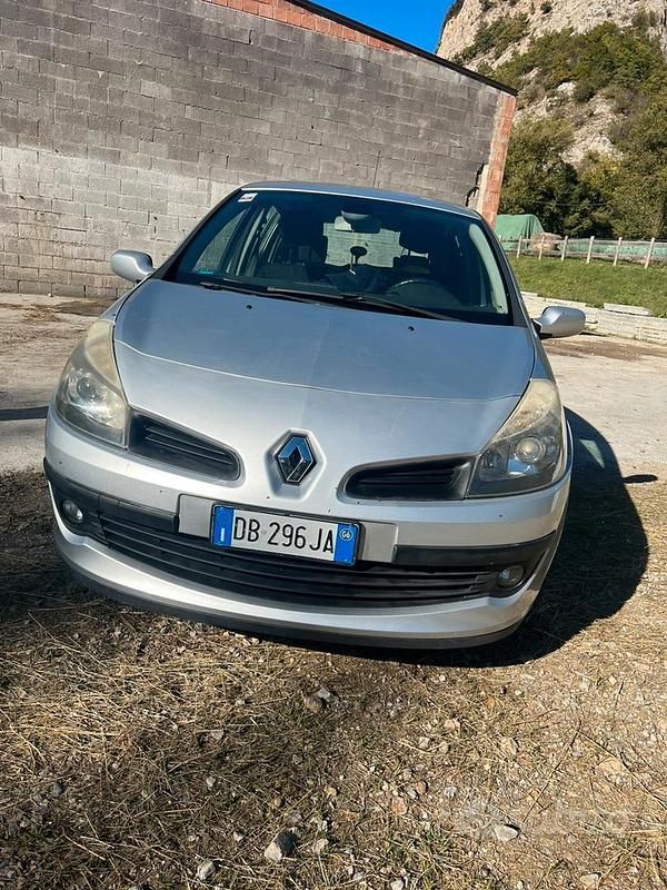 Usata Renault Clio II 75 CV (55 kW) 2005 Berlina