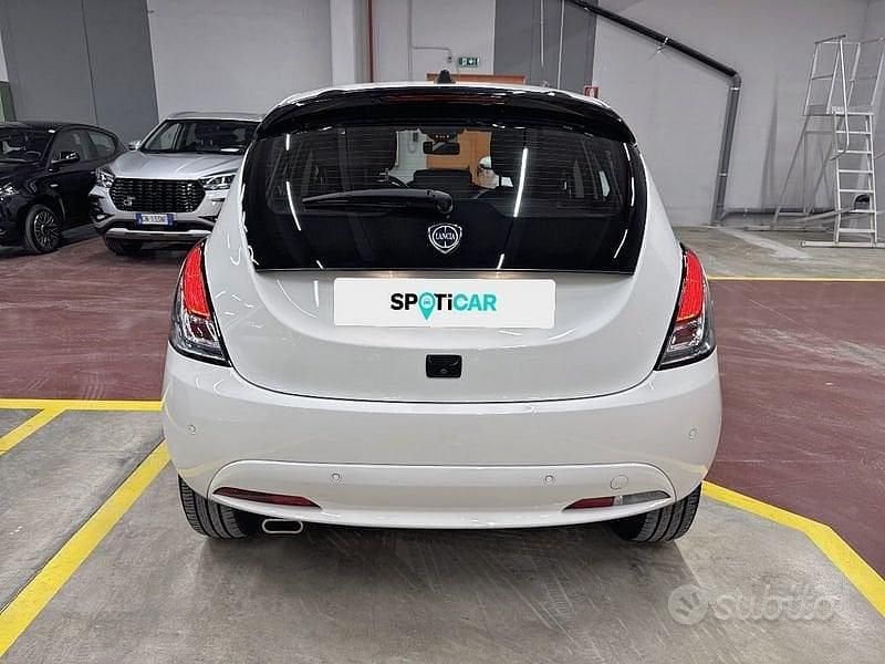 Usata Lancia Ypsilon 70 CV (51 kW) 2024 Bianco Utilitaria