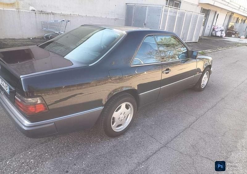 Usata Mercedes E300 220 CV (161 kW) 1992 Nero Coupé
