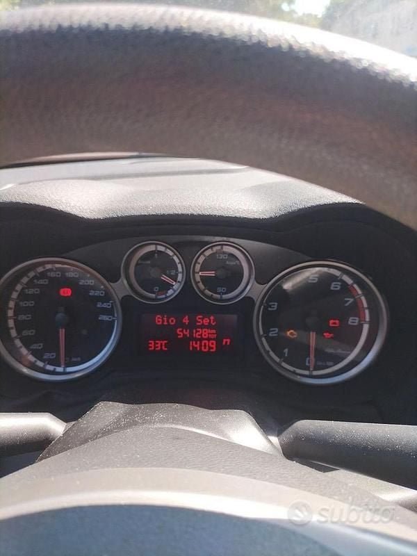 Rosso Usata 2011 Alfa Romeo MiTo Due volumi | 5200 € (Ottimo prezzo) - Immagine 1/4