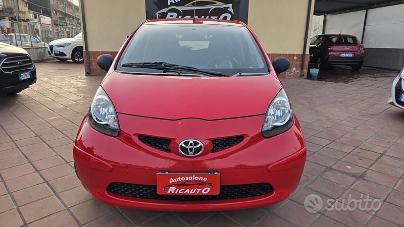 Usata Toyota Aygo 68 CV (50 kW) 2009 Rosso Utilitaria