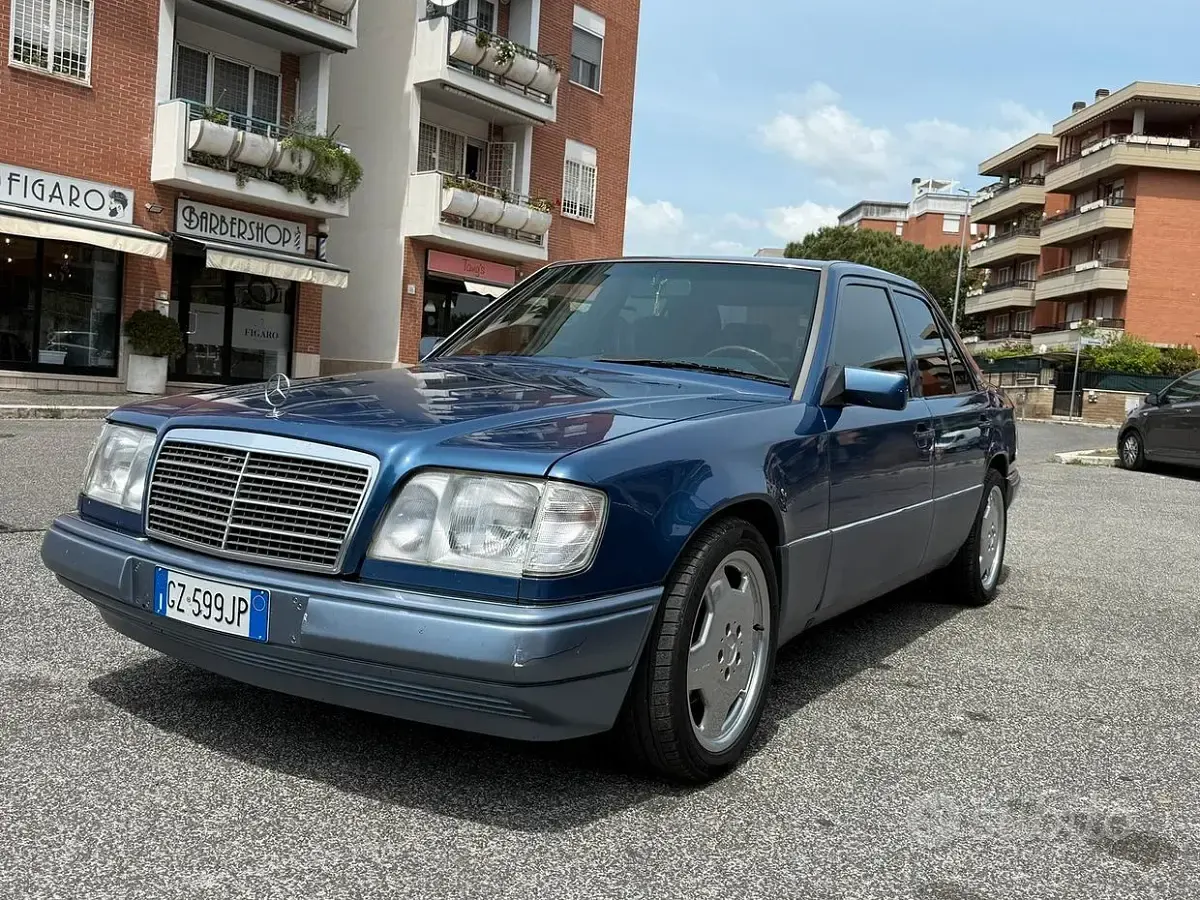 Usata Mercedes E320 220 CV (161 kW) 1994 Blu Berlina