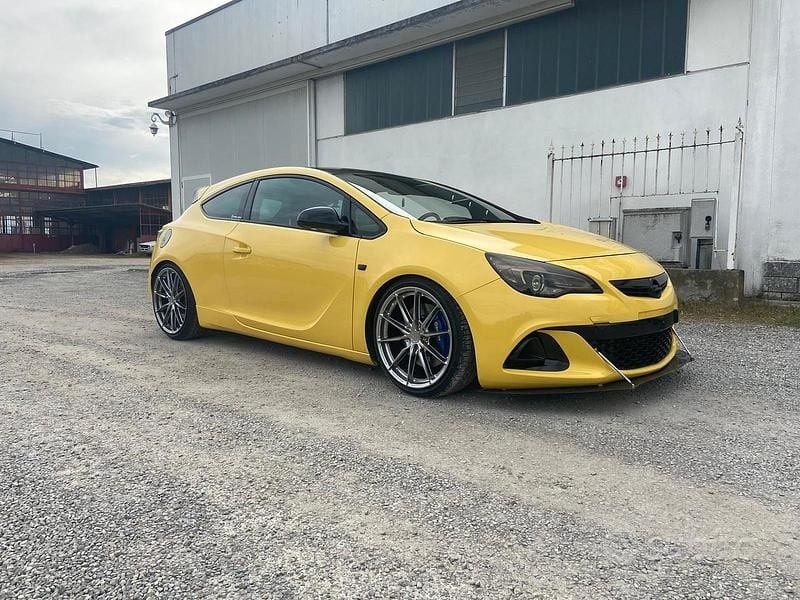 Usata Opel Astra OPC 280 CV (205 kW) 2013 Giallo Coupé